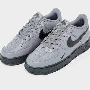 New Authentic NIKE AIR FORCE 1
LOW
Gray Black Monogram Big Kids
Shoe Size 5.5 GS